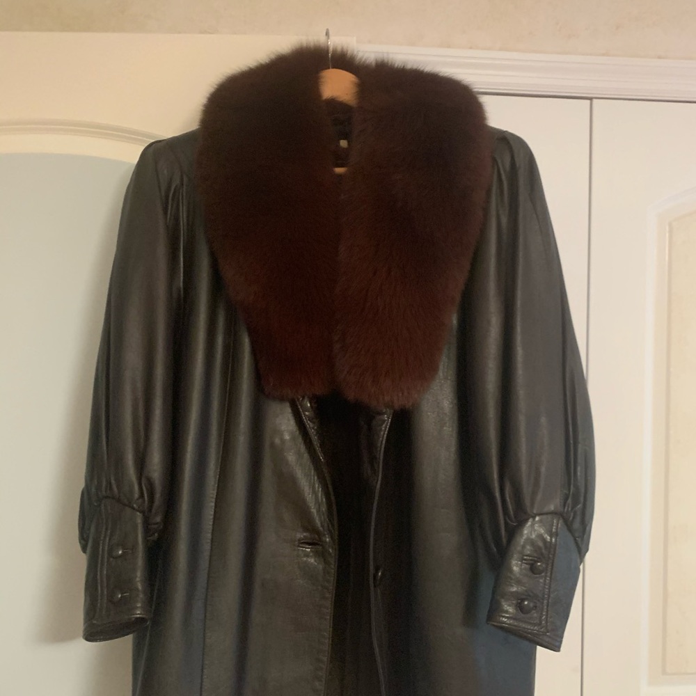 Women Leather Coat, Size M, with warm liner and fur collar